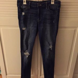 HOLLISTER HIGH RISE SUPER SKINNY JEANS DISTRESSED